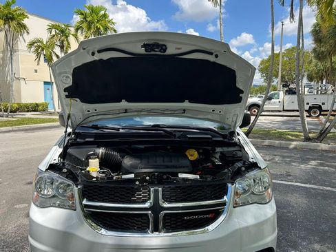 Used 2019 Dodge Grand Caravan SE FWD image 25