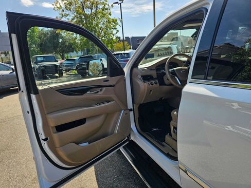 Used 2020 Cadillac Escalade ESV Platinum AWD/4WD image 21