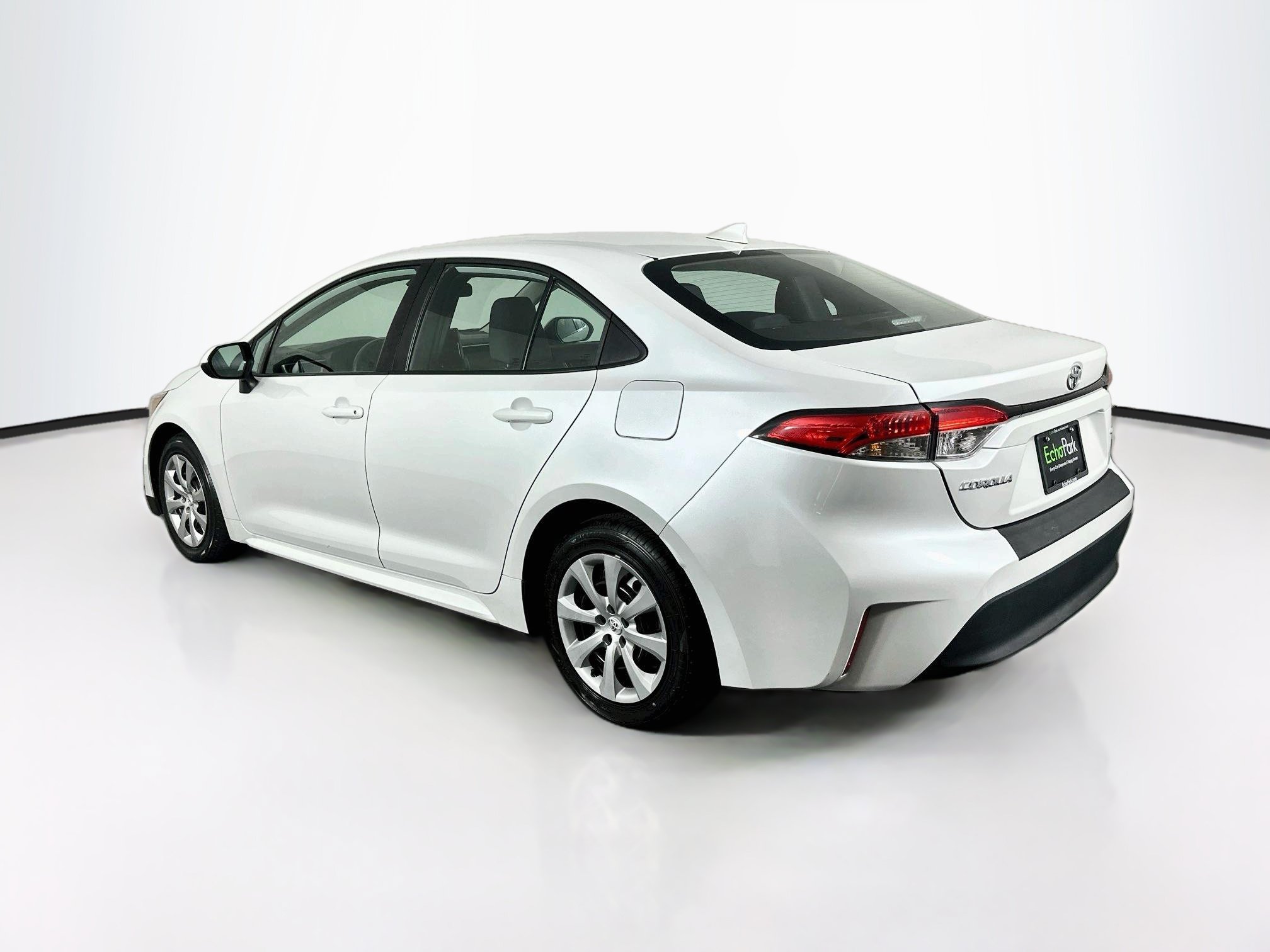 Used 2025 Toyota Corolla LE FWD image 5
