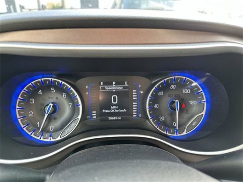 Used 2022 Chrysler Voyager LX image 10