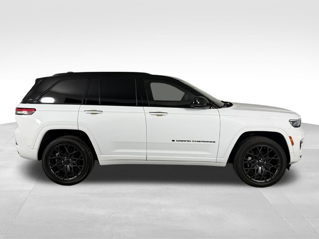 Used 2024 Jeep Grand Cherokee Summit AWD/4WD image 7