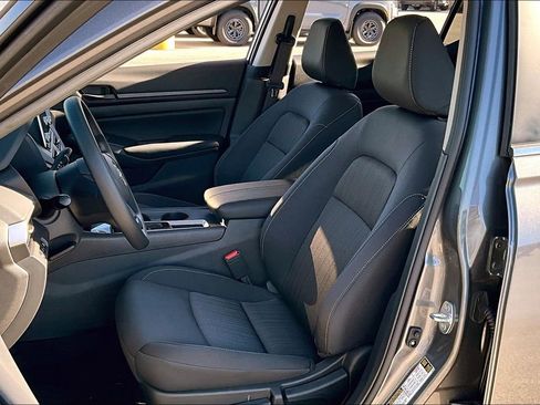 Used 2025 Nissan Altima 2.5 S image 12