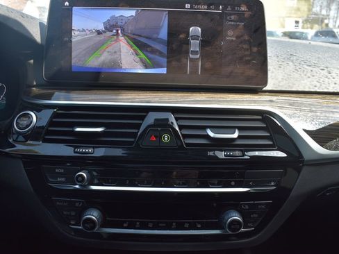 Used 2023 BMW 530e w/ Convenience Package image 19