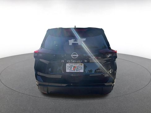 Used 2025 Nissan Rogue SV AWD/4WD image 16