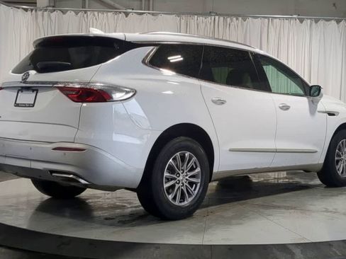 Used 2024 Buick Enclave Essence w/ Sound and Sites Package AWD/4WD image 8