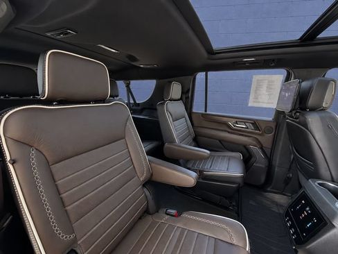 Used 2025 GMC Yukon XL Denali Ultimate AWD/4WD image 23