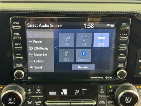 Used 2022 Toyota Highlander XSE image 24