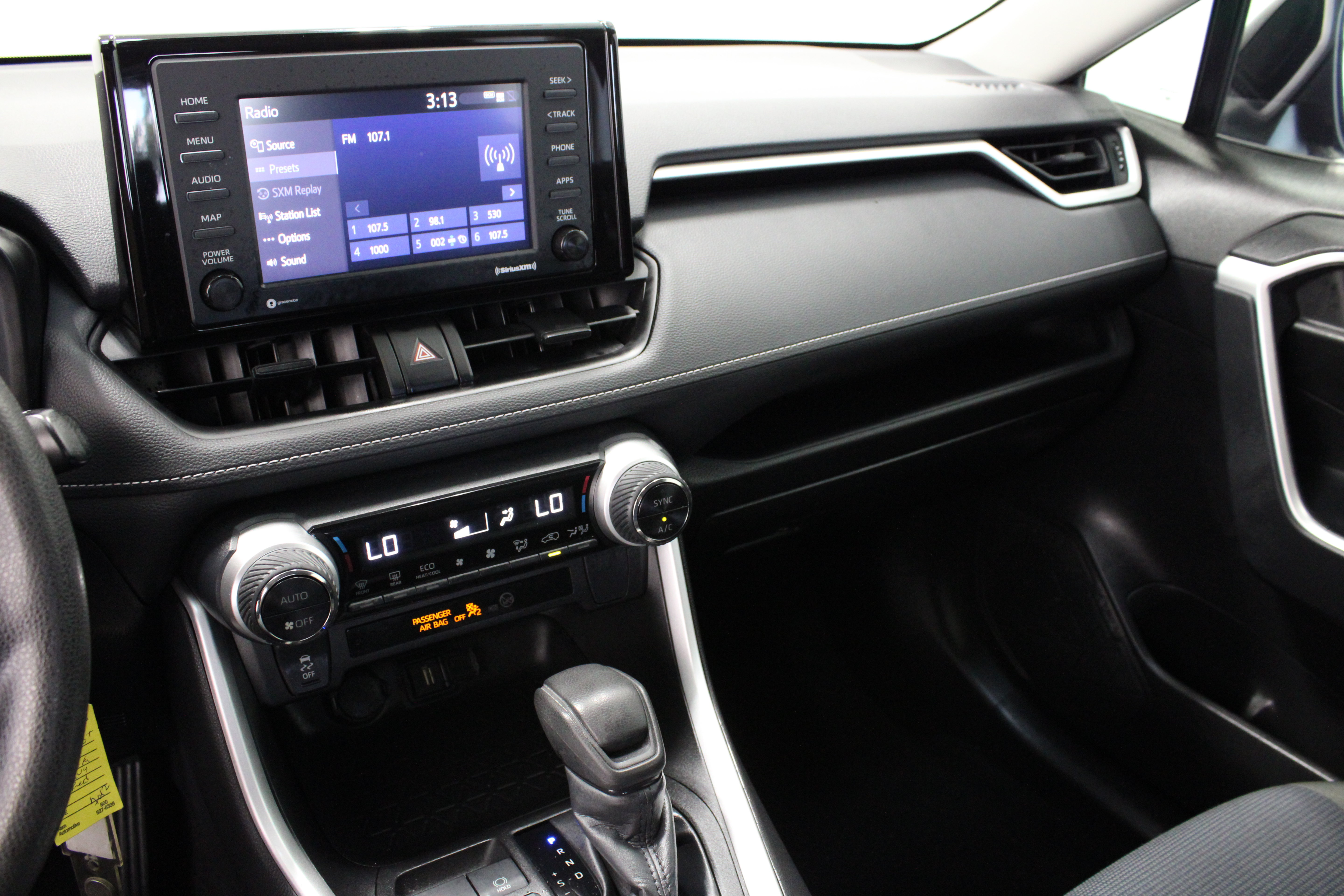 Used 2022 Toyota RAV4 LE AWD/4WD image 15