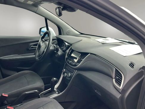 Used 2019 Chevrolet Trax LS image 23