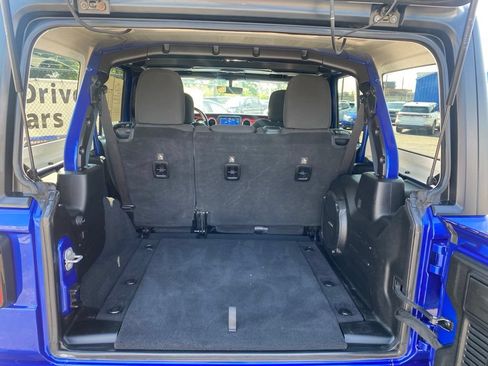 Used 2018 Jeep Wrangler Unlimited Rubicon w/ Dual Top Group AWD/4WD image 6