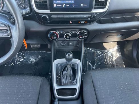 Used 2021 Hyundai Venue SE image 11