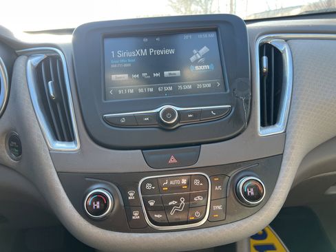 Used 2016 Chevrolet Malibu Hybrid image 16