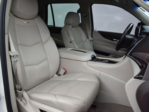 Used 2015 Cadillac Escalade Luxury image 37