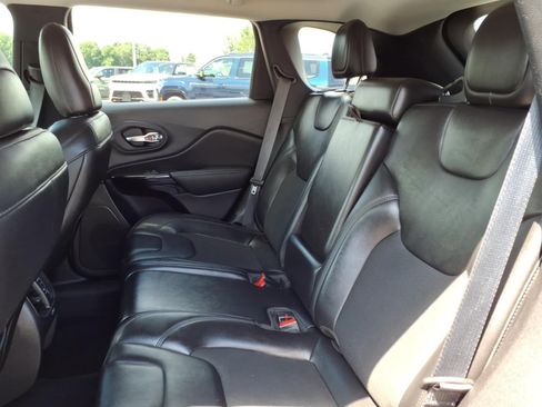 Used 2021 Jeep Cherokee Latitude Plus AWD/4WD image 9