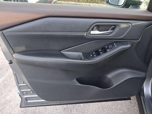 Used 2022 Nissan Rogue SV w/ SV Premium Package FWD image 16