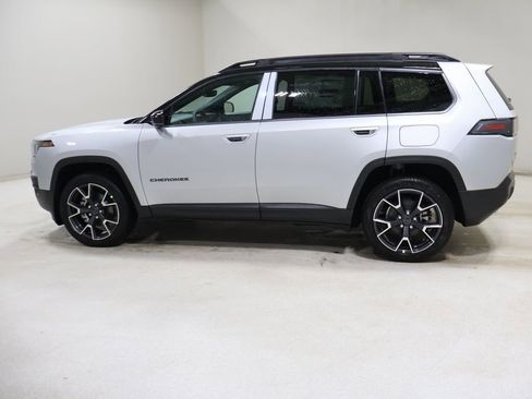New 2026 Jeep Cherokee Overland image 4