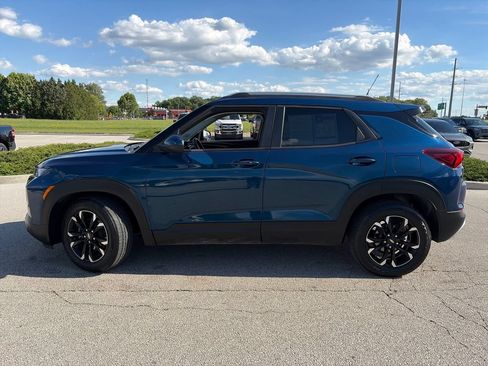 Used 2021 Chevrolet TrailBlazer LT w/ Premium Seating Package FWD image 4