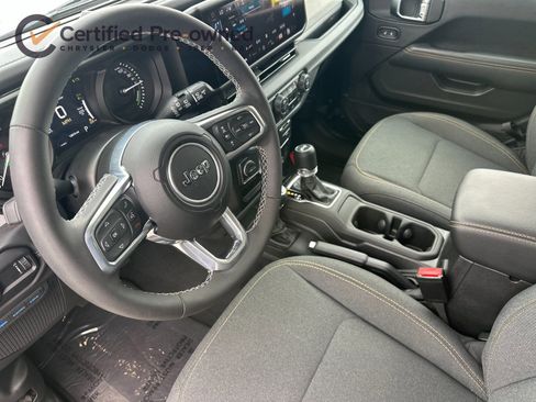 Certified 2025 Jeep Wrangler Unlimited Sahara w/ Safety Group AWD/4WD image 11