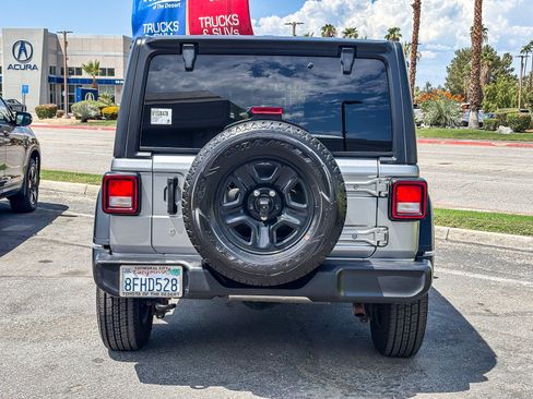 Used 2018 Jeep Wrangler Unlimited Sport AWD/4WD image 6