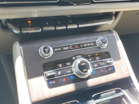 Used 2021 Lincoln Aviator Reserve w/ Equipment Group 202A AWD/4WD image 18