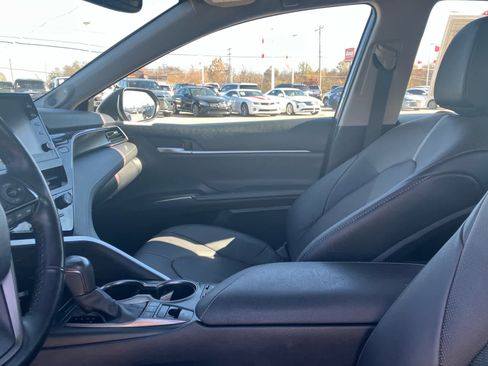 Used 2023 Toyota Camry XSE image 9