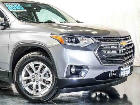 Used 2020 Chevrolet Traverse LT w/ Driver Confidence II Package AWD/4WD image 3