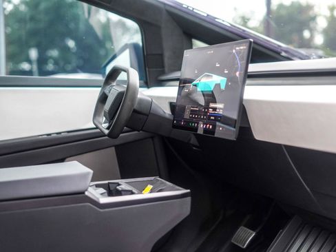 Used 2024 Tesla Cybertruck AWD Crew Cab image 14