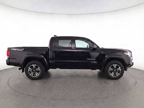Used 2018 Toyota Tacoma TRD Sport w/ TRD Premium Sport Package image 11