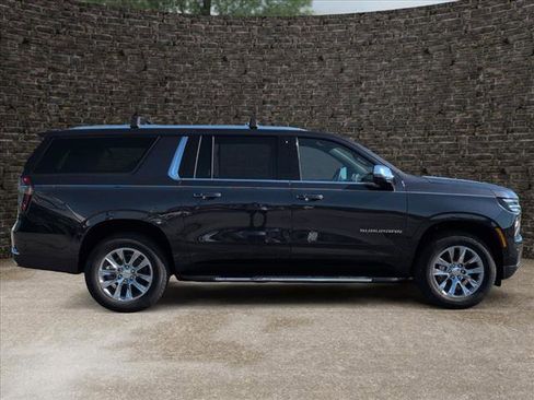 New 2026 Chevrolet Suburban Premier AWD/4WD image 3