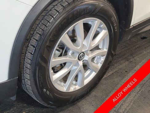 Used 2019 Nissan Rogue SV image 6