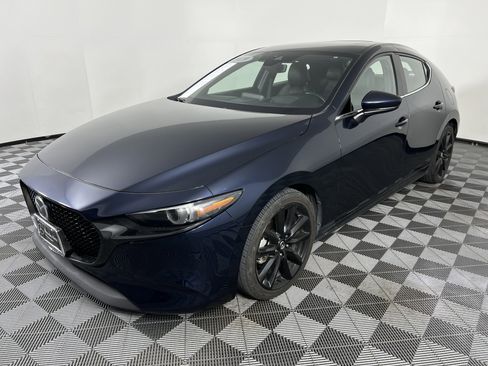 Used 2019 MAZDA MAZDA3 Hatchback w/ Premium Package image 7