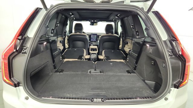 Used 2026 Volvo XC90 T8 Ultra w/ Protection Package Premier AWD/4WD image 44