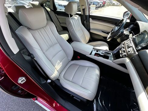 Used 2018 Honda Accord Touring image 14