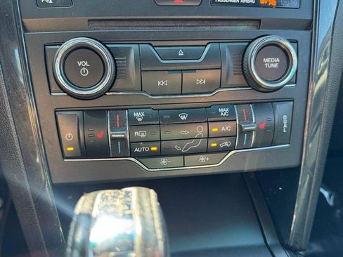 Used 2016 Ford Explorer XLT w/ Equipment Group 202A AWD/4WD image 19