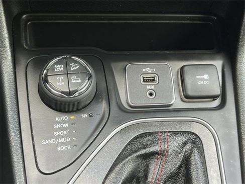 Used 2022 Jeep Cherokee Trailhawk image 28