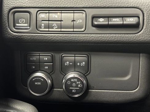 Used 2021 GMC Yukon XL Denali image 27