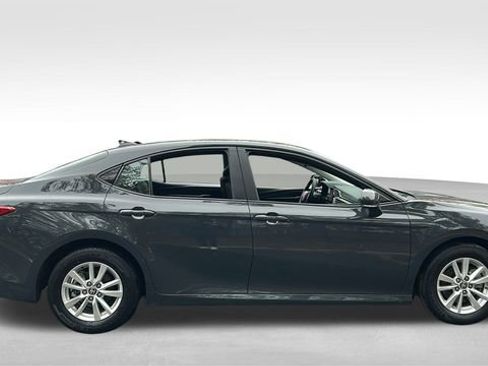 Used 2025 Toyota Camry LE image 28