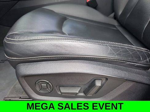 Used 2019 Audi Q8 Premium Plus w/ Premium Plus AWD/4WD image 30