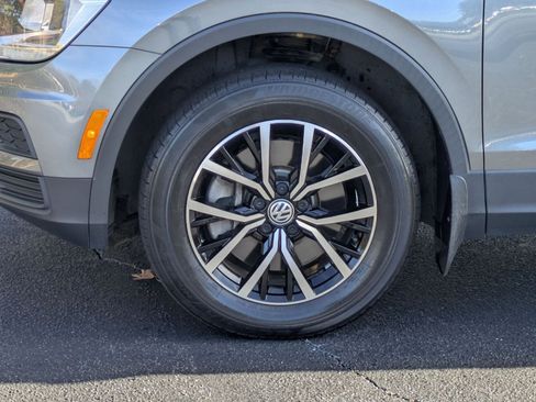 Used 2021 Volkswagen Tiguan SE image 31