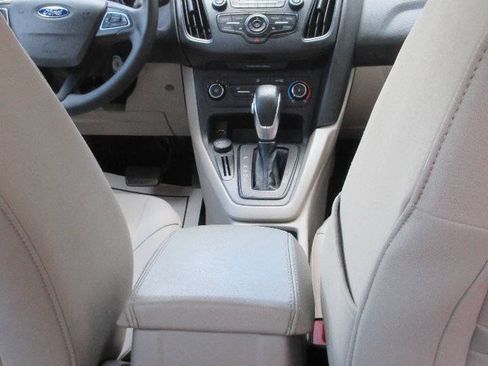 Used 2018 Ford Focus SE FWD image 29