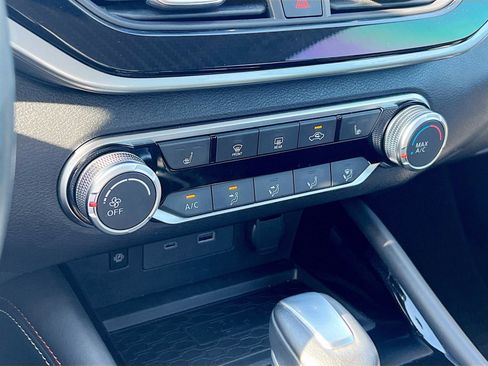 Used 2023 Nissan Altima 2.5 SR w/ SR Premium Package image 16