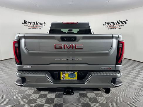Used 2025 GMC Sierra 2500 AT4 image 6