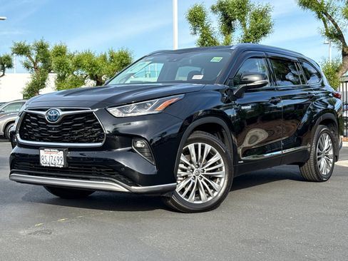 Used 2020 Toyota Highlander Platinum AWD/4WD image 2
