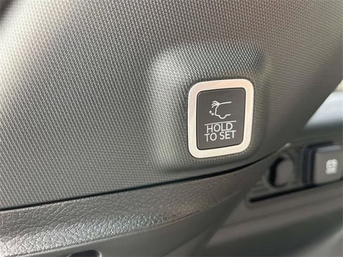 New 2025 Jeep Grand Cherokee Altitude image 20