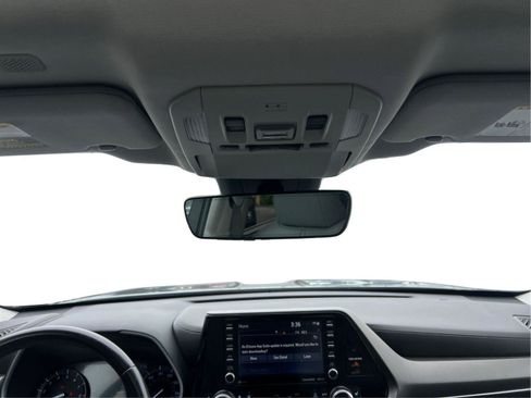 Used 2021 Toyota Highlander XLE AWD/4WD image 19