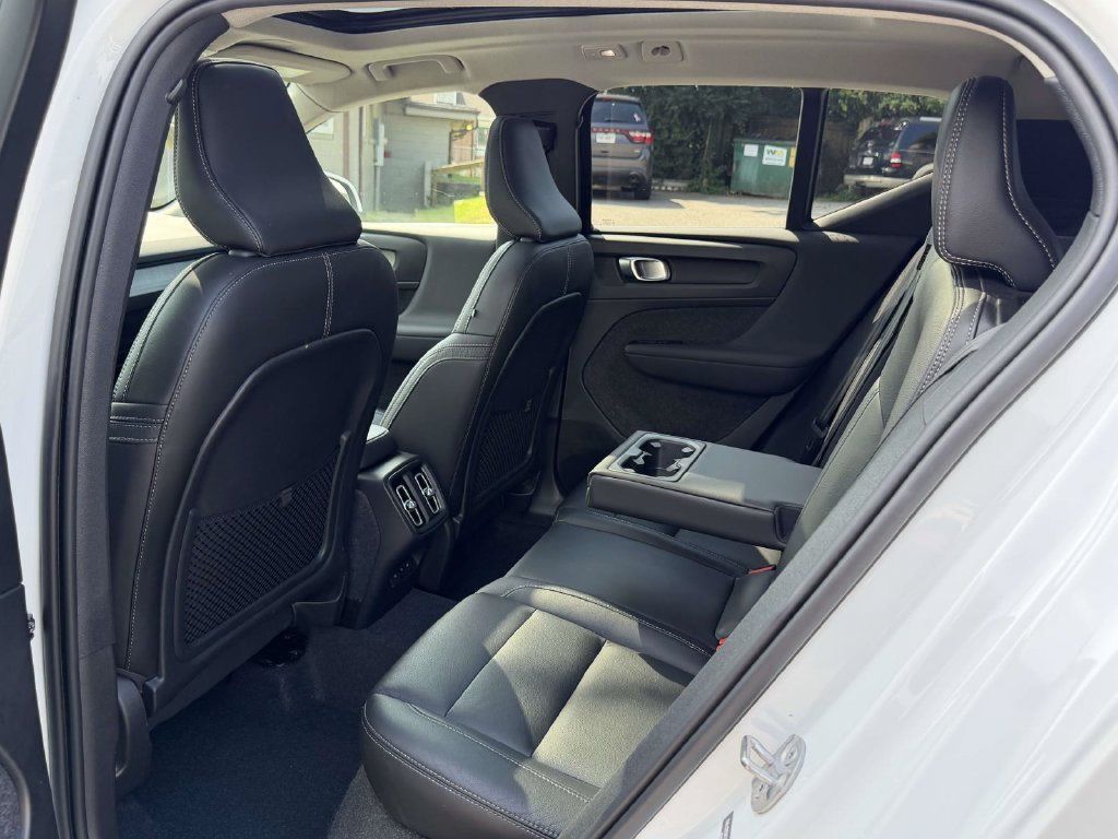 Used 2024 Volvo XC40 B5 Plus w/ Protection Package Premier AWD/4WD image 15