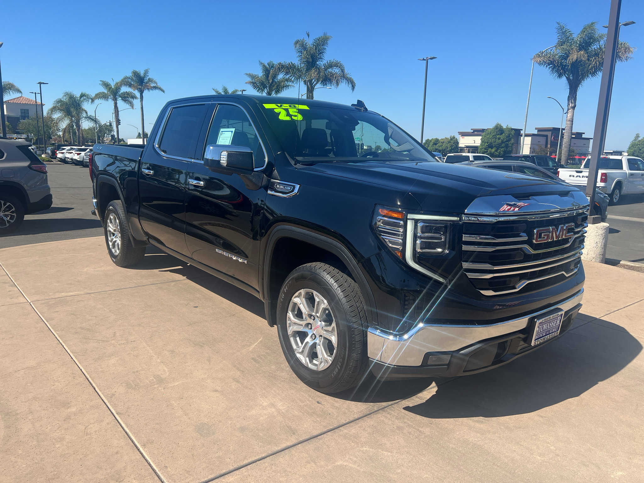 Used 2025 GMC Sierra 1500 SLT AWD/4WD image 3