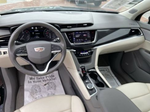 Used 2021 Cadillac XT6 Premium Luxury FWD image 15