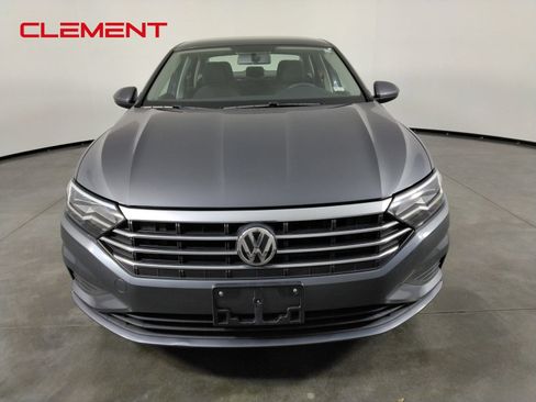 Used 2019 Volkswagen Jetta SE FWD image 2