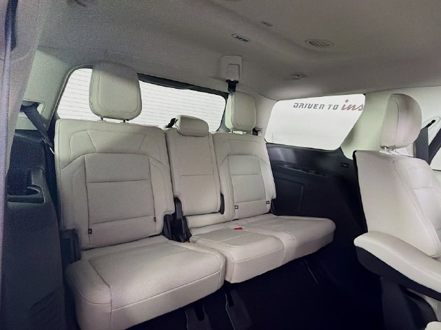 New 2026 Lincoln Navigator Premiere AWD/4WD image 30